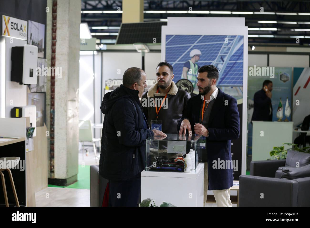 Alger. 13 février 2024. Visite de la Foire internationale de l’électricité et des énergies renouvelables (SEER 2024) à Alger, Algérie, 12 février 2024. La foire a lieu ici du 12 février au 15 février. Crédit : Xinhua/Alamy Live News Banque D'Images