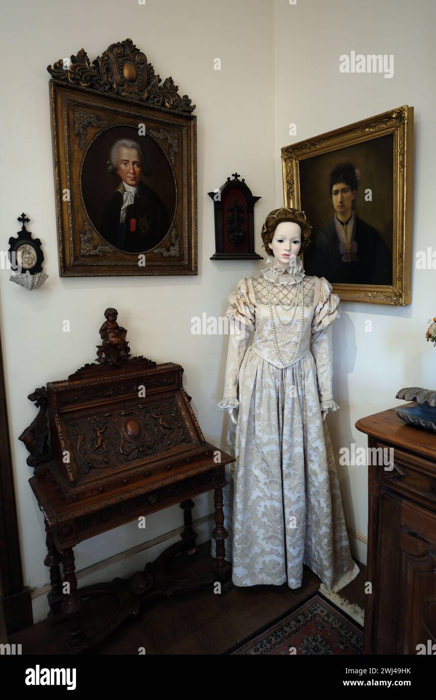 Une chambre dans le Manoir de Gisson avec sa collection d'appartements et de meubles du 17ème siècle à Sarlat-la-Caneda France Banque D'Images