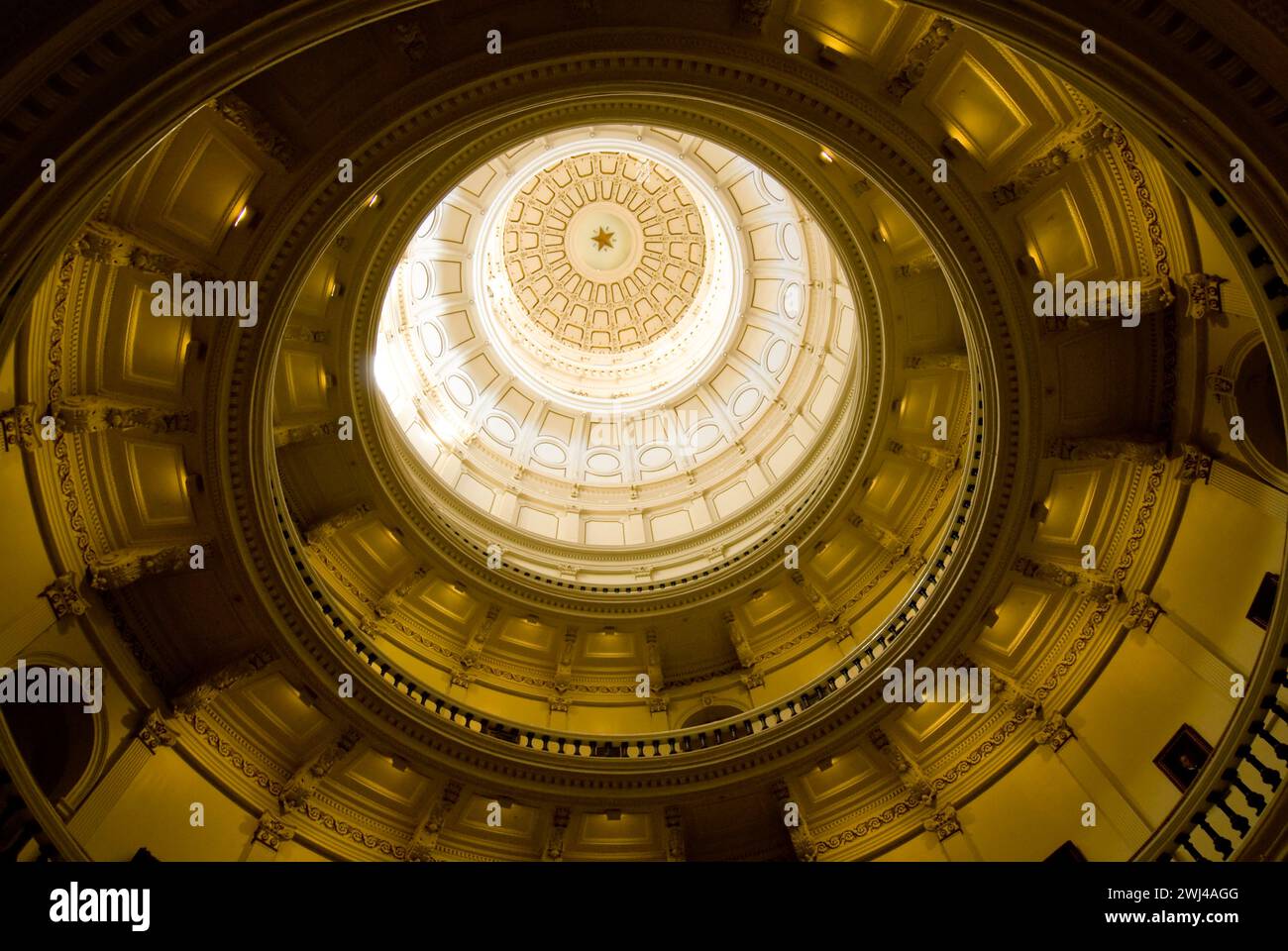 L'intérieur du dôme contient le symbole Texas 'Lone Star' - Texas State Capitol construit en 1888, Austin, Texas Banque D'Images