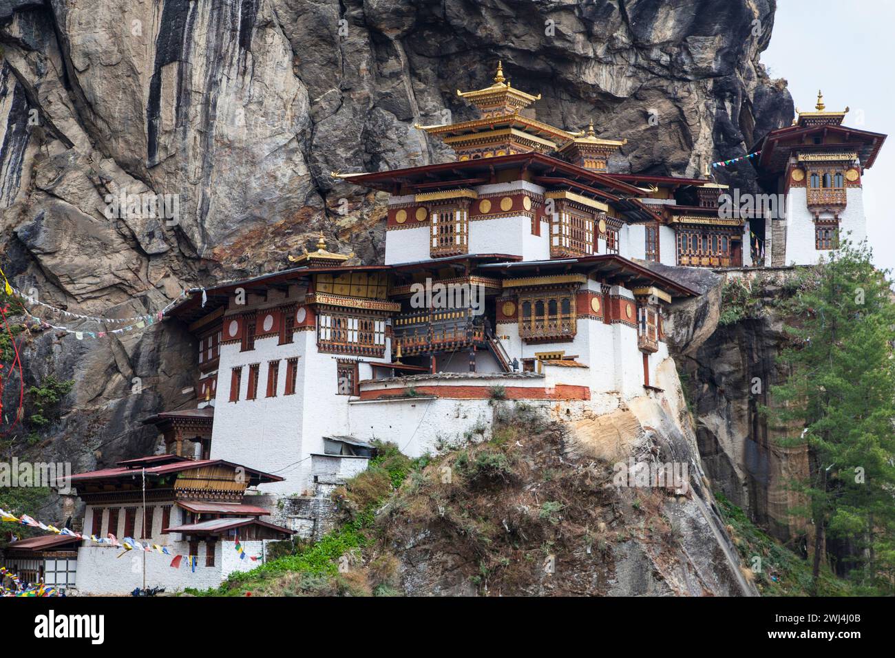Le nid du tigre (Monastère Taktshang Goemba) dans la vallée de Paro. Banque D'Images