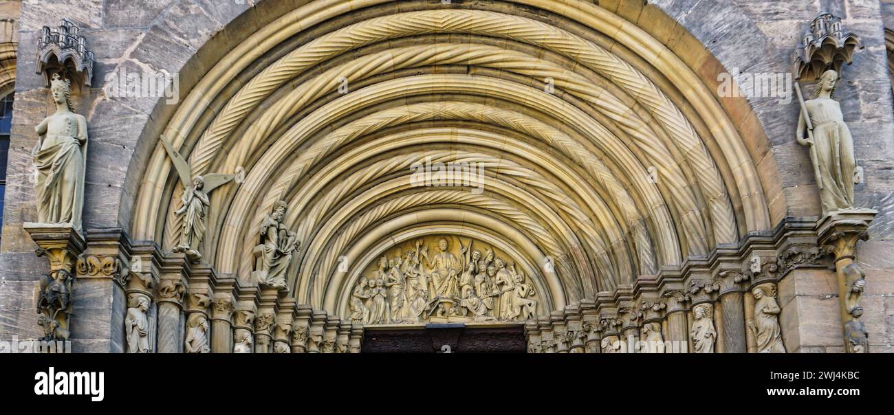 Ecclesia et synagoga au portail princier de la cathédrale de Bamberg Banque D'Images
