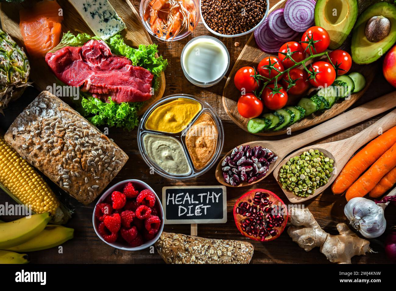 Une variété de produits alimentaires représentant une alimentation équilibrée Banque D'Images