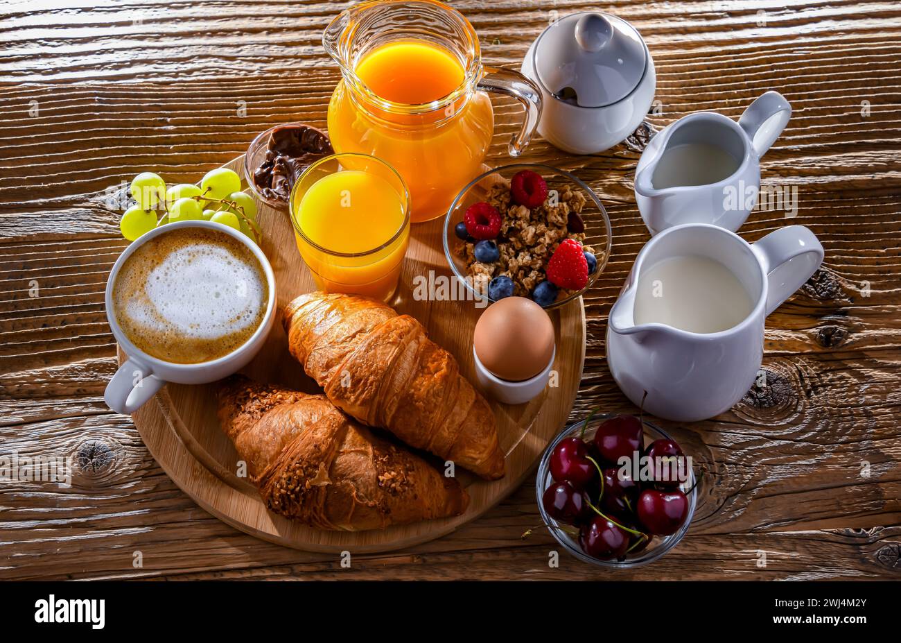 Petit-déjeuner servi avec du café Banque D'Images