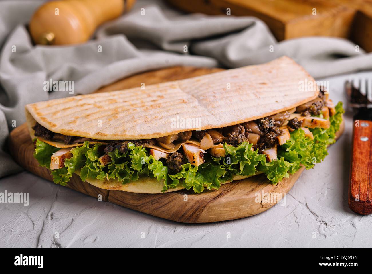 Tacos au poulet râpé mexicain avec ingrédients Banque D'Images