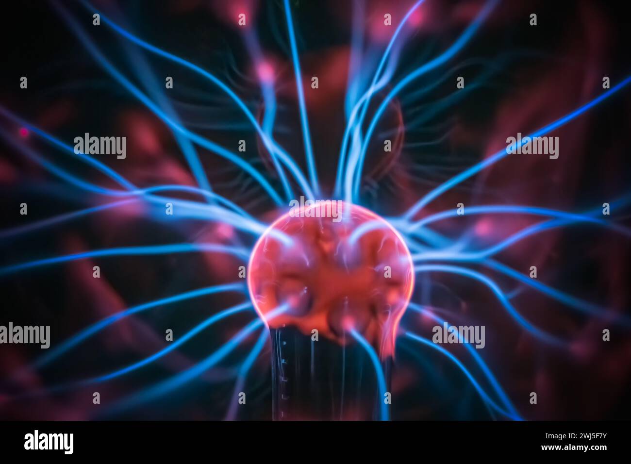 Vue rapprochée sur la boule de plasma. Concept physique. Banque D'Images