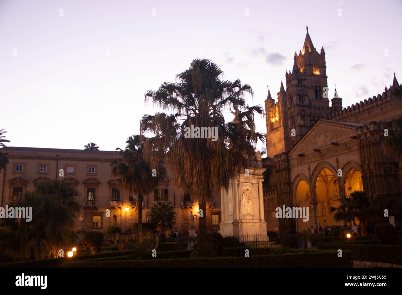 La cathédrale de Palerme la nuit Sicile, Italie Banque D'Images