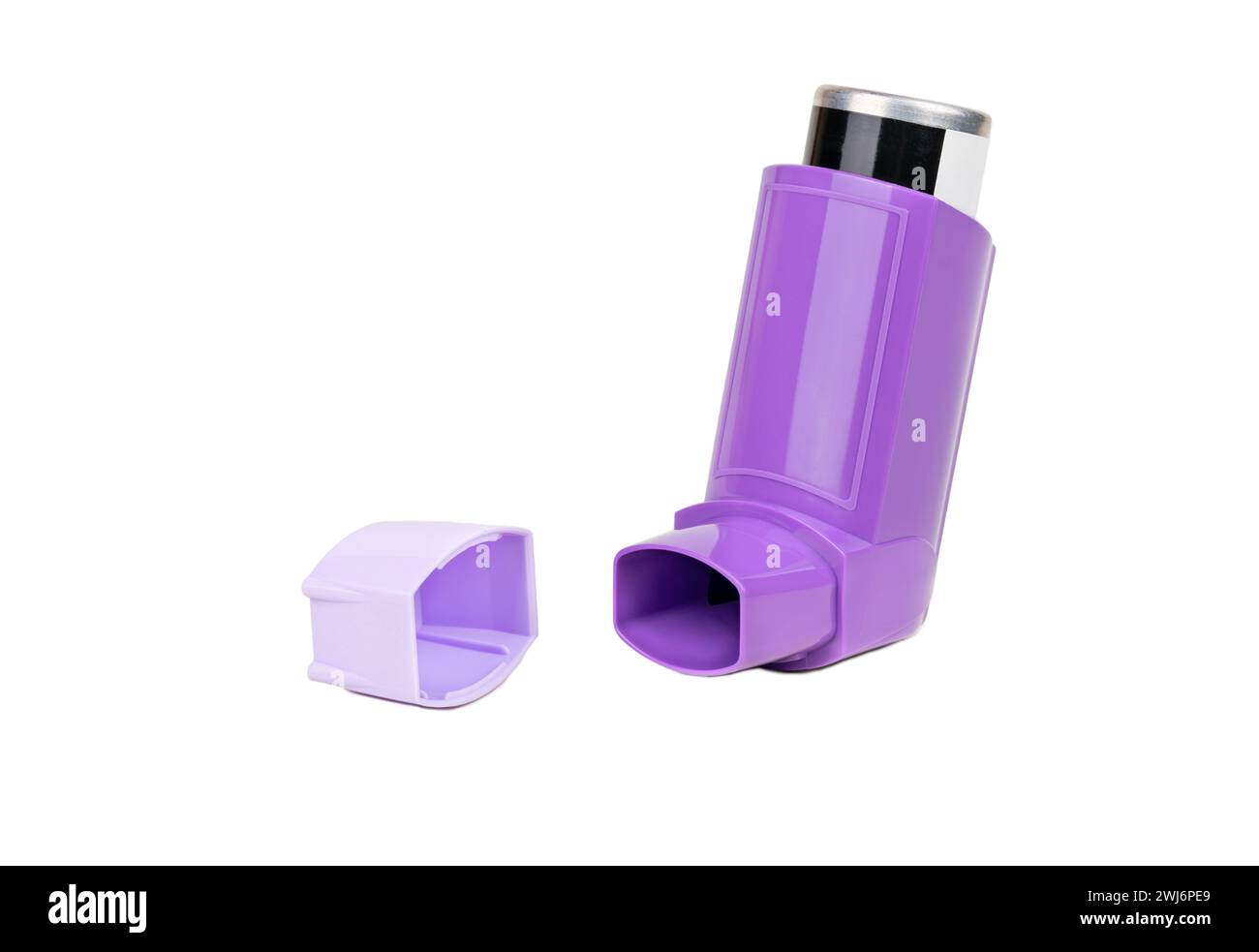 Bouteille ouverte de spray pour asthmatiques avec bouchon isolé sur fond blanc Banque D'Images