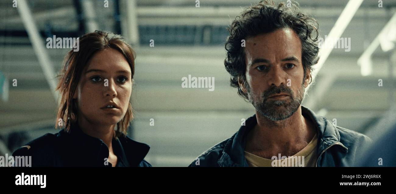 Le Royaume des animaux (2024) réalisé par Thomas Cailley et mettant en vedette Romain Duris et Adèle Exarchopoulos dans un monde où certains humains ont commencé à muter en d'autres espèces animales. Publicité encore ***USAGE ÉDITORIAL SEULEMENT***. Crédit : BFA / Bleecker Street Media Banque D'Images