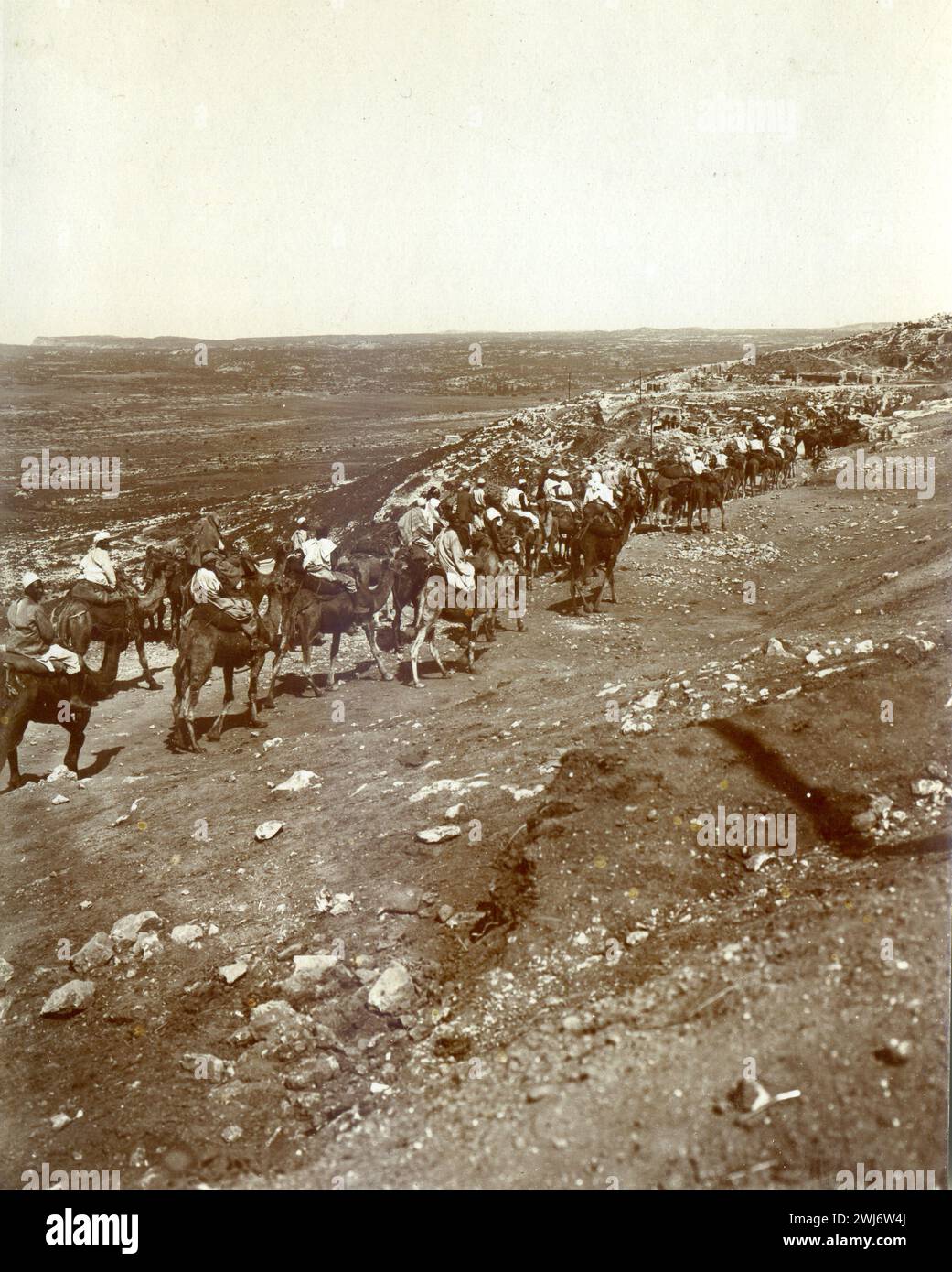 1912 Guerre italo-turque ou turco-italienne - colonne de chevaux et de soldats arabes Banque D'Images