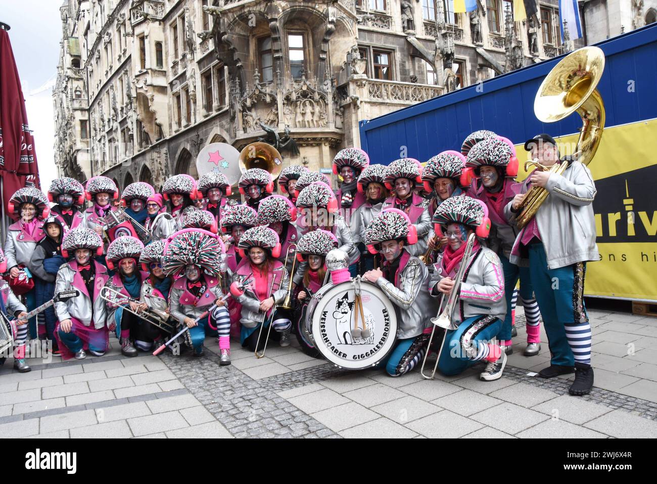 Weissahoarner Giggalesbronzer-Gast-Band Muenchen 12.02.2024 Marienplatz Fasching in Muenchen *** Weissahoarner Giggalesbronzer Guest Band Munich 12 02 2024 Marienplatz Carnaval à Munich Munich Banque D'Images