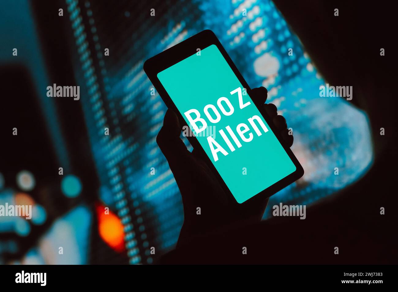 Dans cette illustration photo, le logo Booz Allen Hamilton Holding Corporation est affiché sur l'écran d'un smartphone. Banque D'Images