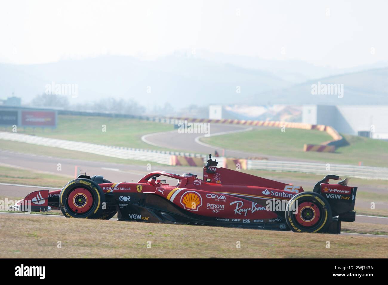 Maranello, Italie. 09th Feb, 2024. #55 Carlos Sainz (SPA) de Ferrari au volant de la nouvelle Ferrari SF24 monoplace lors de la journée de tournage à Maranello,(MO) jeudi 13 février 2024. Copyright RACINGPICTURE pendant la journée de tournage Ferrari F1 2024, Championnat de formule 1 à Maranello, Italie, 09 février 2024 crédit : Agence photo indépendante/Alamy Live News Banque D'Images