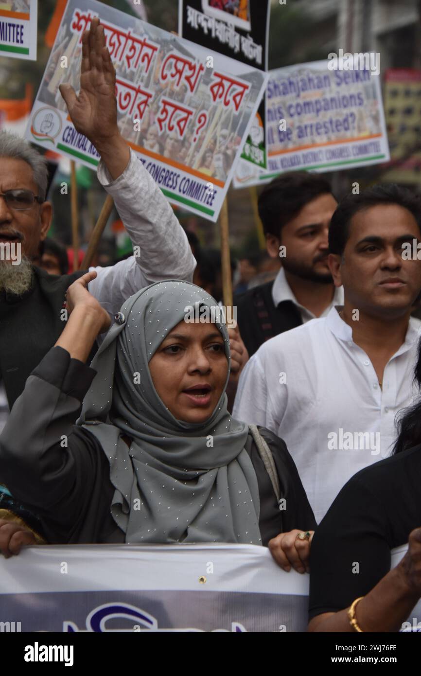 Le Congrès national indien organise une marche de protestation de la place Subodh Mullick au quartier général de la police de Kolkata à Lalbazar, condamnant les prétendus troubles et les viols de femmes signalés à Sandeshkhali, Sundarbans, ainsi que les échecs perçus des administrations policières. Le parti exige avec véhémence l'arrestation de Shaik Shajahan, un dirigeant local du Congrès Trinamool, et d'autres membres du TMC impliqués dans les incidents. Alors que les échos de la dissidence résonnent dans les rues, les manifestants soulignent la nécessité immédiate de justice et de rendre des comptes. Le rassemblement souligne le dévouement inébranlable du Congrès à Safe Banque D'Images