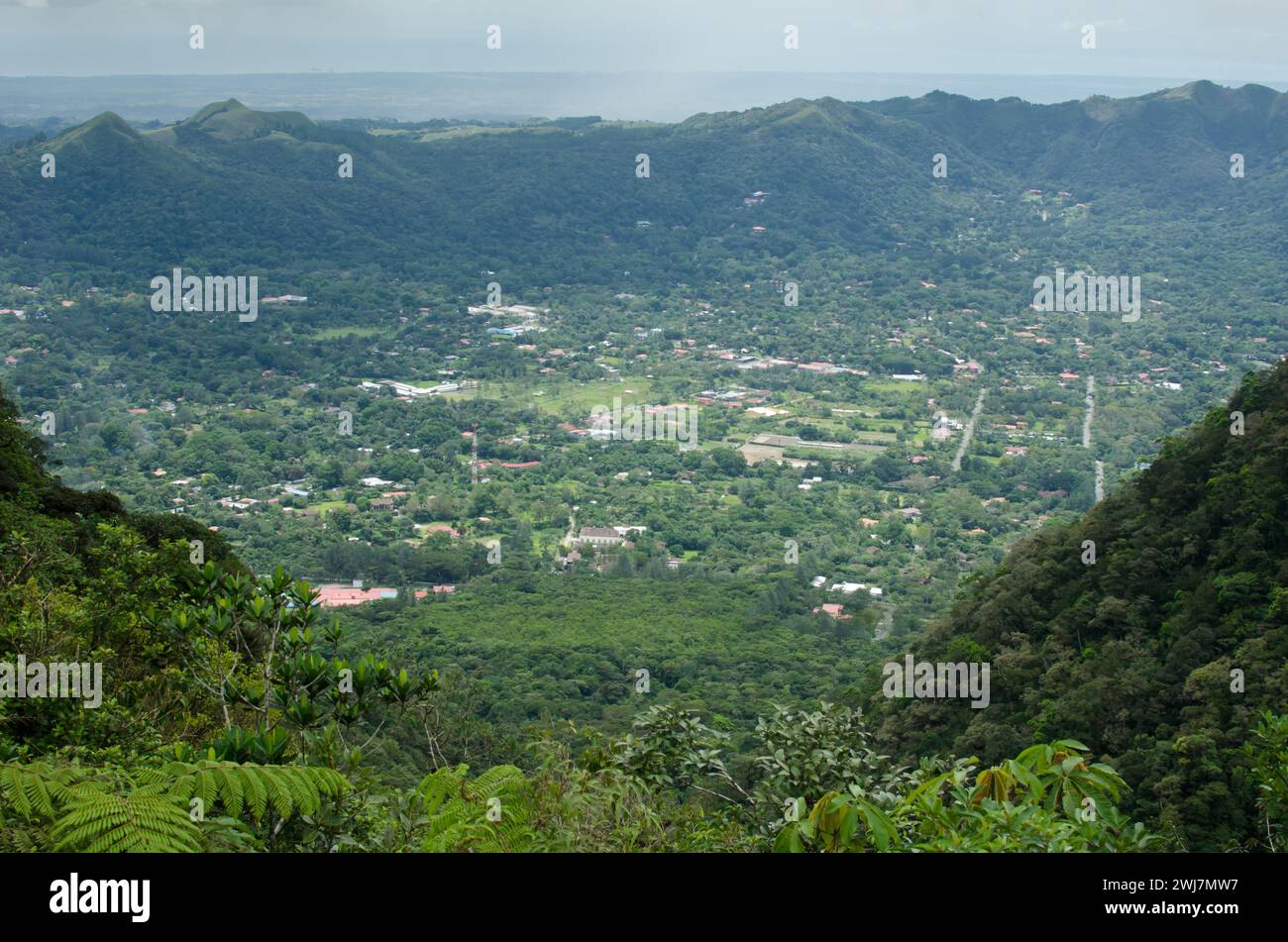Vue panoramique sur El Valle de Anton depuis les montagnes environnantes Banque D'Images