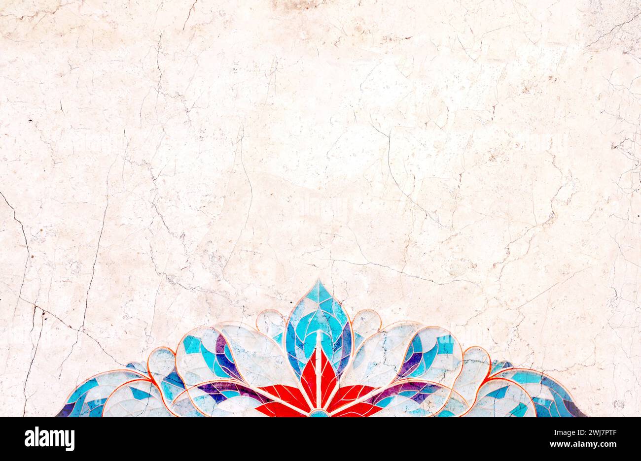 Détail de mur traditionnel persan mosaïque avec ornement géométrique et floral, Iran. Arrière-plan horizontal ou vertical avec carreaux de céramique. Maquette Banque D'Images