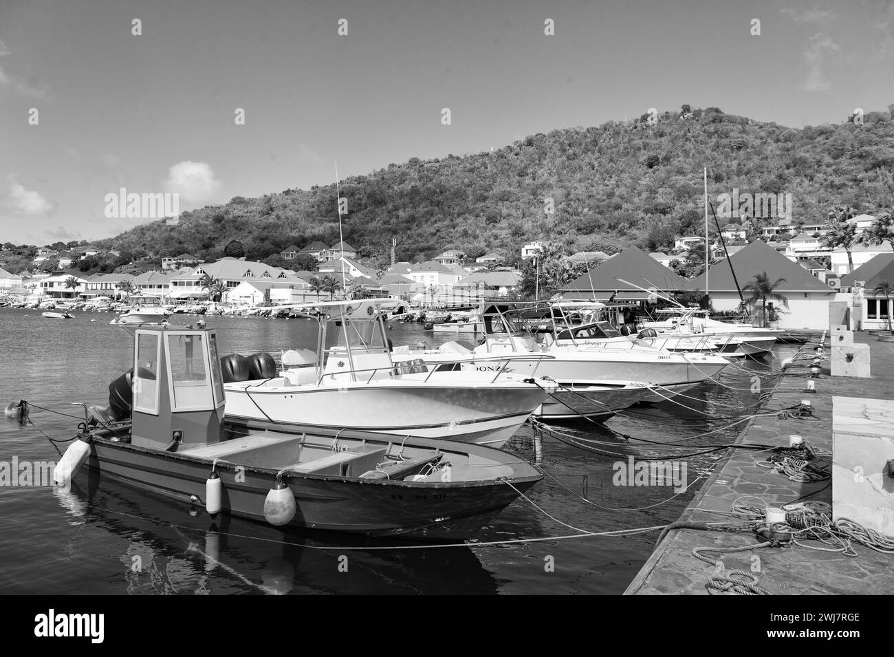 St Barts, Antilles françaises- 25 janvier 2016 : port avec bateau en été Banque D'Images