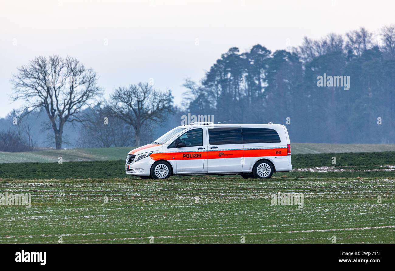 Ein Polizeifahrzeug des Kantonspolizei Zürich ist auf einer Kontrollfahrt. DAS Fahrzeug ist ein Mercedes Vito. (Zürich, Schweiz, 14.01.2024) Banque D'Images