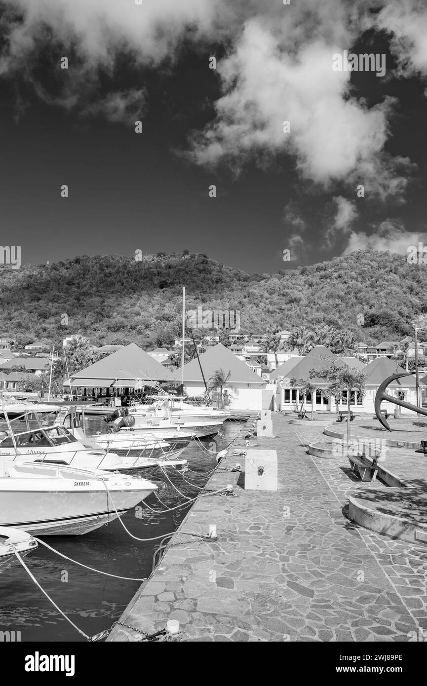St Barts, French West Indies- 25 janvier 2016 : jetée au port de plaisance en été Banque D'Images