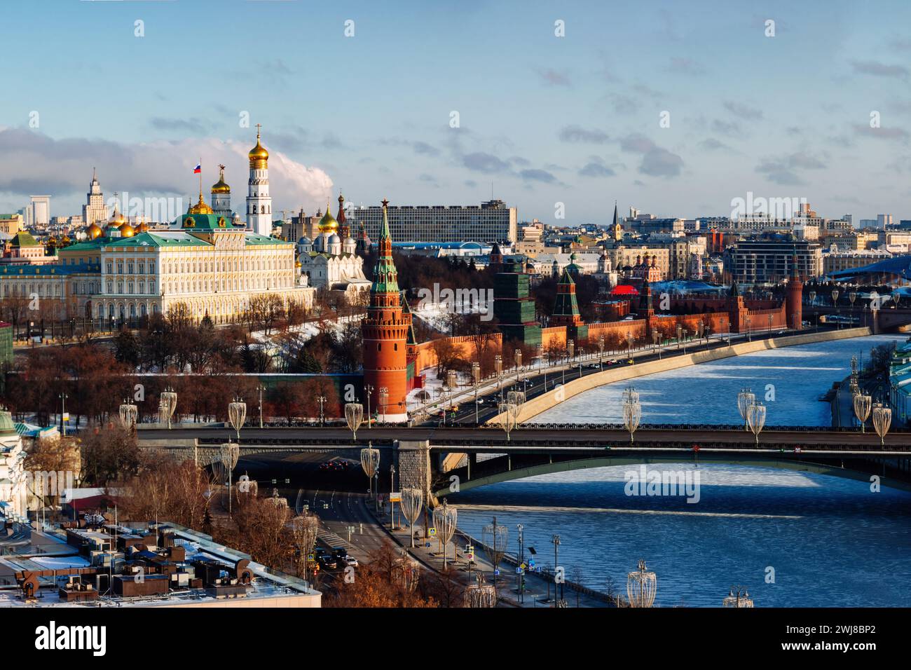 Vue aérienne du Kremlin de Moscou dans la journée ensoleillée d'hiver. Banque D'Images
