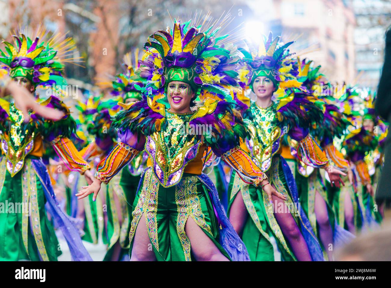 Badajoz, Espagne, dimanche. 13 février 2024. Défilé de carnaval dans les rues de Badajoz Banque D'Images
