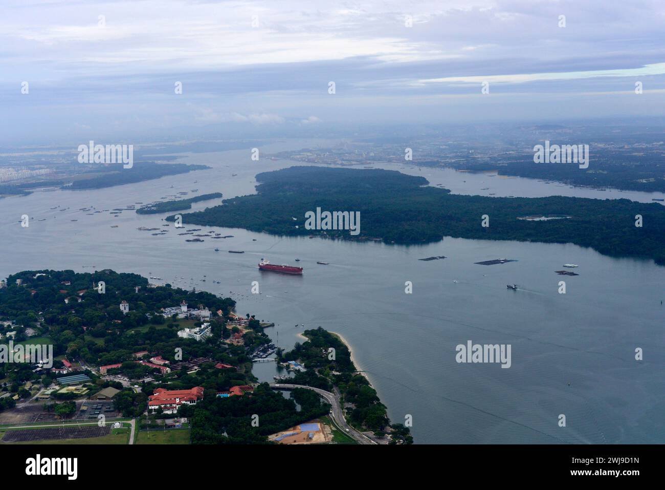 Vue aérienne du village de Changi et de l'île de Pulau Ubin à Singapour. Banque D'Images