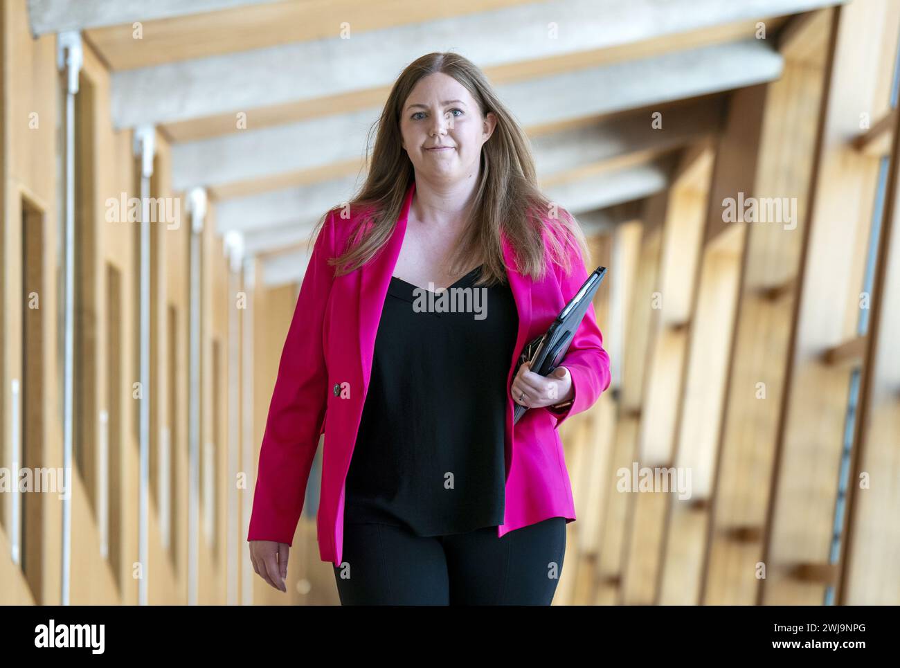 Photo du dossier datée du 16/06/23 de la députée écossaise verte Gillian Mackay qui espère adopter une loi pour établir des zones tampons autour des cliniques d'avortement a déclaré qu'elle espère que ce sera la dernière année que les femmes seront soumises à des "intimidations et harcèlement" par les manifestants en dehors des établissements médicaux. La porte-parole de Green Health, Gillian Mackay, a condamné de telles manifestations comme étant « totalement honteuses ». Date d'émission : mercredi 14 février 2024. Banque D'Images