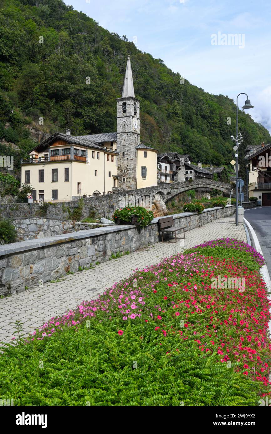 Gressoney Saint-Jean, Italie - 17 septembre 2023 : vue du village de Gressoney Saint-Jean sur la vallée d'Aoste en Italie Banque D'Images