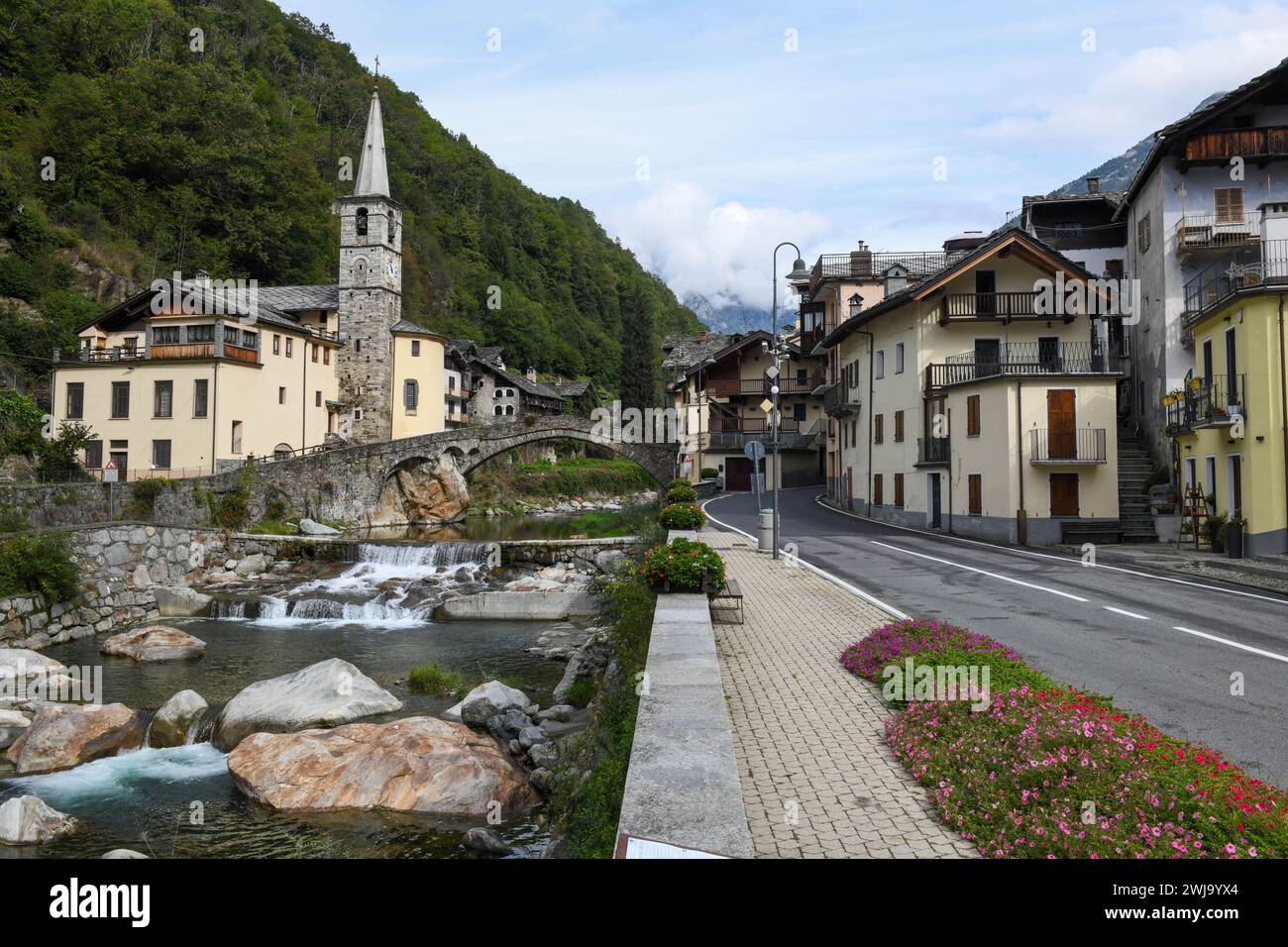 Gressoney Saint-Jean, Italie - 17 septembre 2023 : vue du village de Gressoney Saint-Jean sur la vallée d'Aoste en Italie Banque D'Images