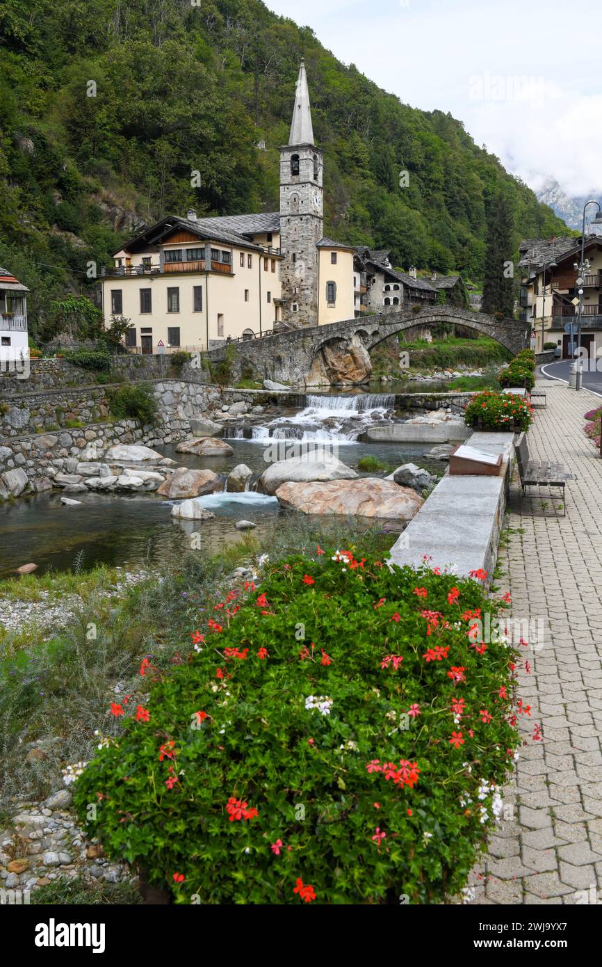 Gressoney Saint-Jean, Italie - 17 septembre 2023 : vue du village de Gressoney Saint-Jean sur la vallée d'Aoste en Italie Banque D'Images