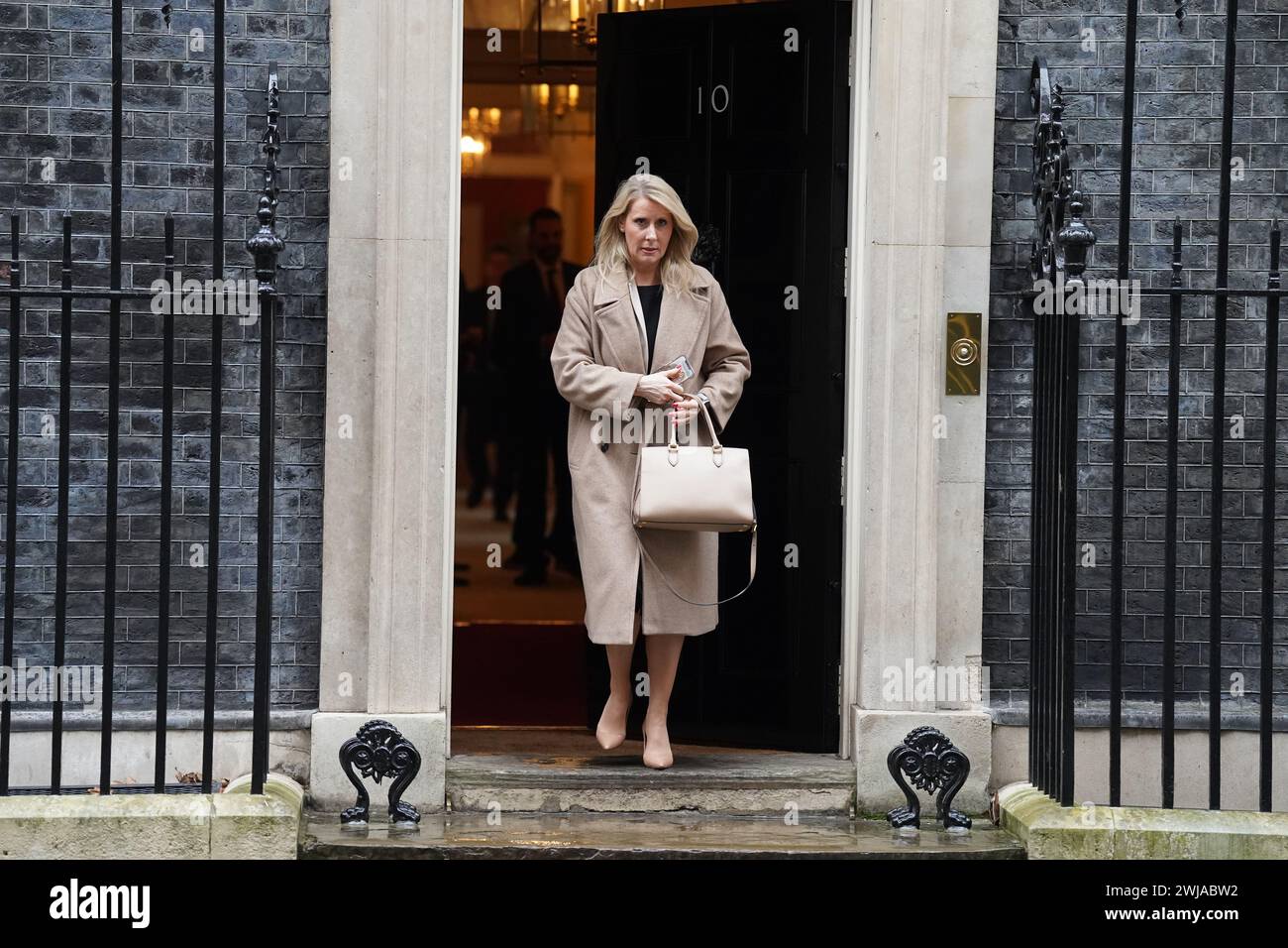 Debbie Crosbie, PDG de la Nationwide Building Society, quitte le 10 Downing Street, à la suite d’une réunion du Conseil des entreprises organisée par le premier ministre Rishi Sunak. Date de la photo : mercredi 14 février 2024. Banque D'Images