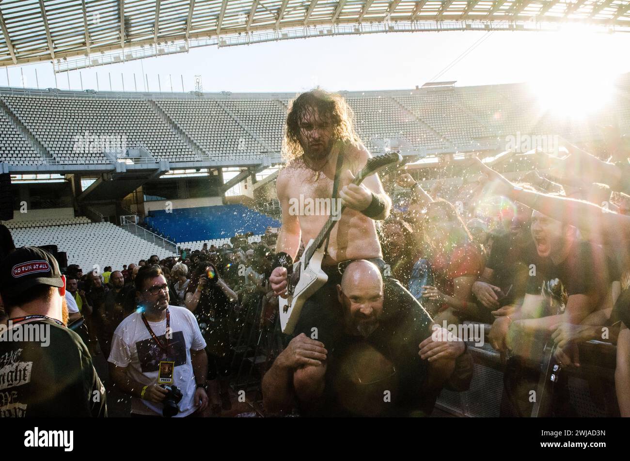 Joel O'Keeffe d'Airbourne se produisant au stade olympique d'Athènes / Grèce, juillet 2022 Banque D'Images