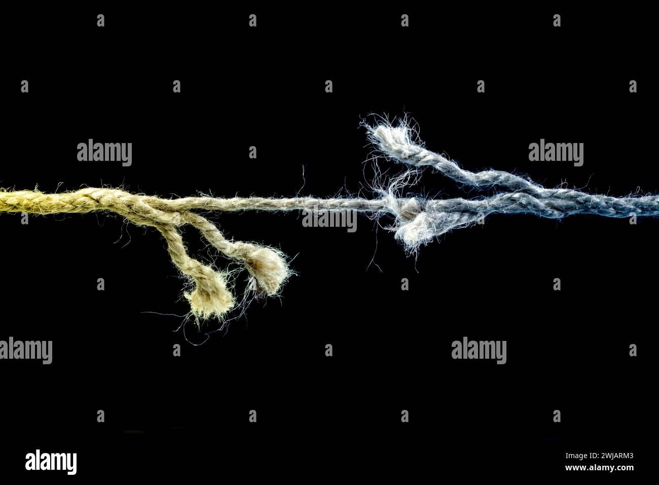 Corde de chanvre presque déchirée Banque D'Images
