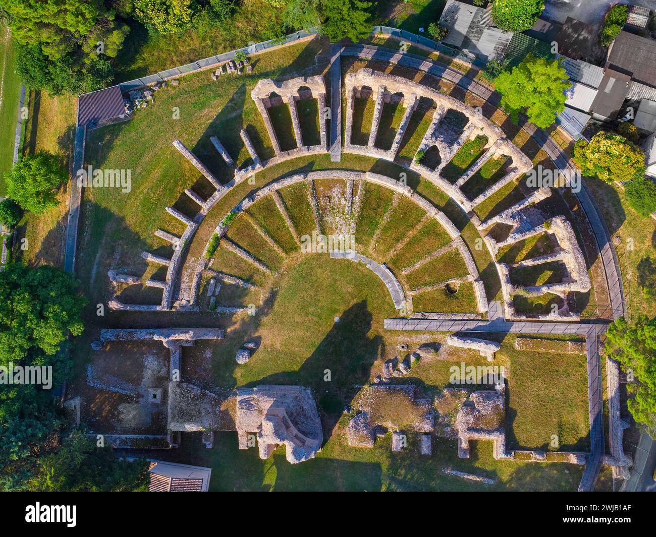 Macerata (Italie, Marches, province de Macerata), zone archéologique de Helvia Recina, théâtre Banque D'Images