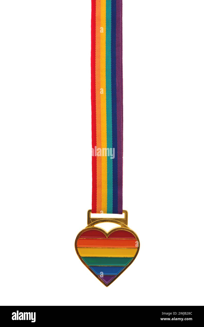Ruban de couleurs arc-en-ciel et médaille en forme de coeur isolé sur blanc transparent, Banque D'Images