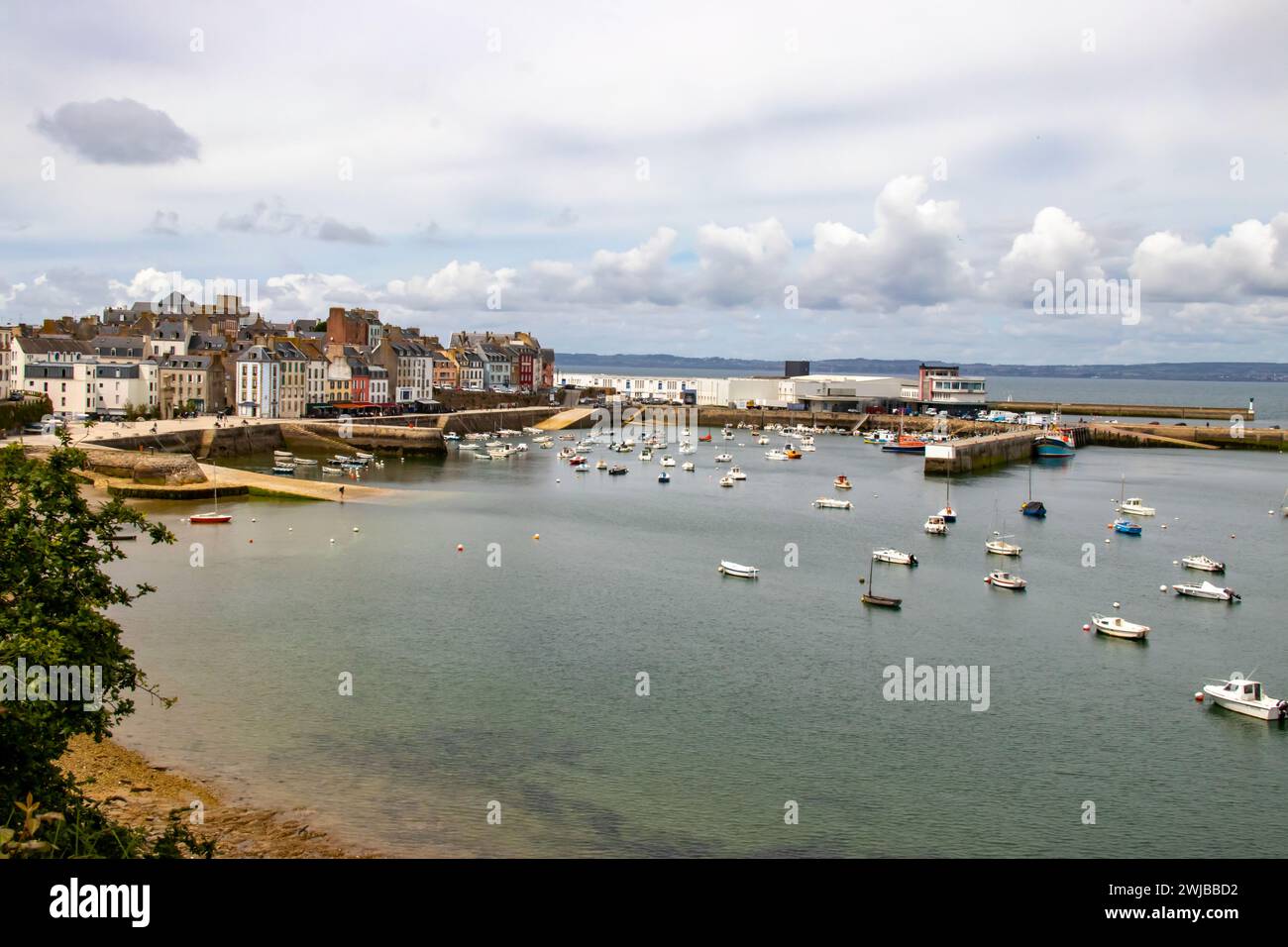 Douarnenez. Panorama du port de Rosmeur à marée basse. Finistère. Brittany Banque D'Images