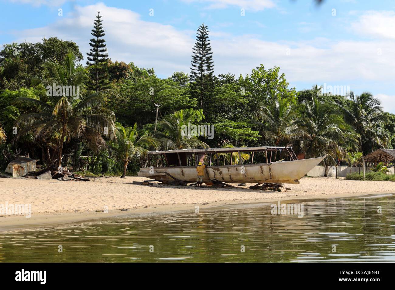 Bateau sur la plage malgache Banque D'Images