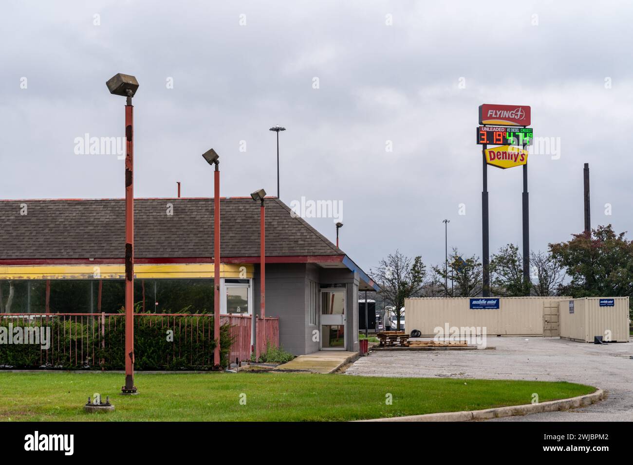 Lake Station, Indiana - 19 octobre 2023 : restaurant de restauration rapide McDonalds abandonné, près de l'autoroute I-94 Banque D'Images