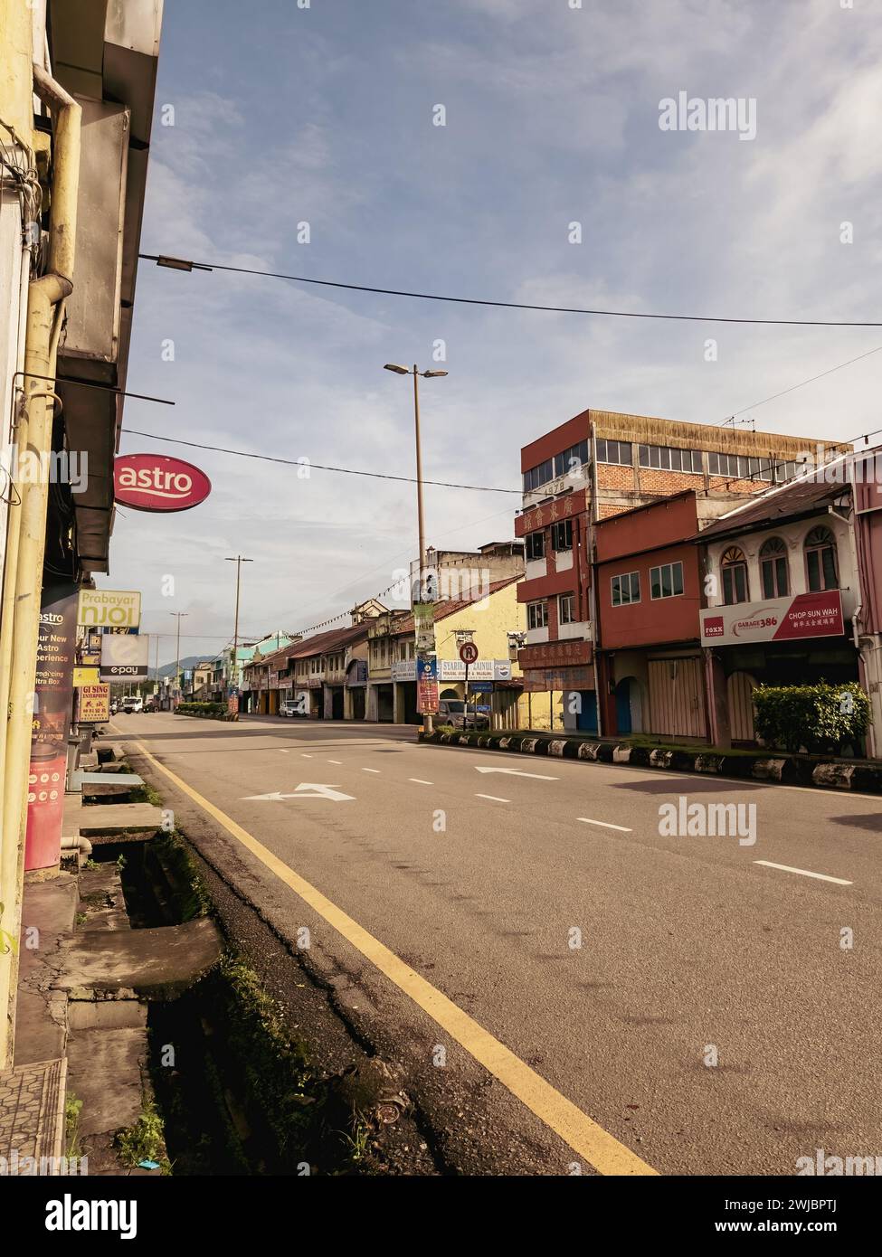 Route moins fréquentée dans la ville de Kuala Pilah le matin. Banque D'Images