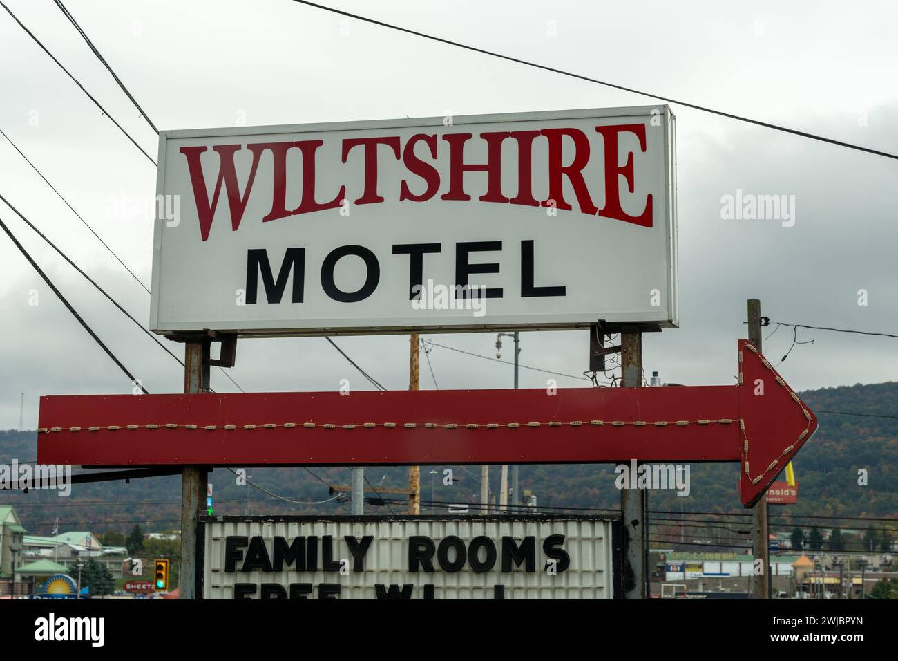 Breezewood, Pennsylvanie - 20 octobre 2023 : le Wiltshire Motel, juste l'un des nombreux motels et hôtels le long de la I-70 Pennsylvania Turnpike i, non usal Banque D'Images