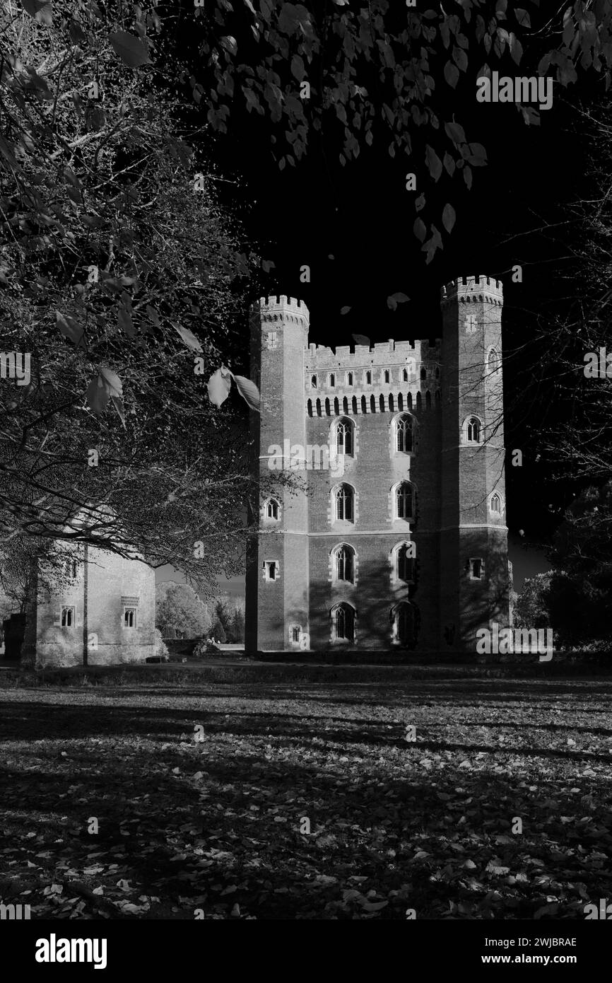 Vue d'automne du château de Tattershall, village de Tattershall, Lincolnshire, Angleterre, Royaume-Uni Banque D'Images