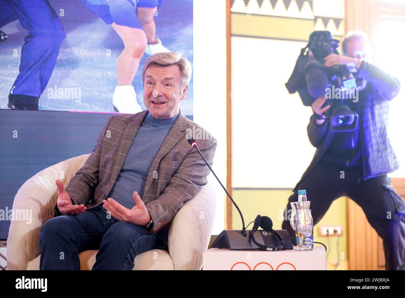 Sarajevo, Bosnie-Herzégovine. 14 février 2024. Le danseur britannique Christopher Dean prononce une conférence de presse à Sarajevo, en Bosnie-Herzégovine, le 14 février 2024. Jayne Torvill et Christopher Dean se joindront aux célébrations du 40e anniversaire des Jeux Olympiques d’hiver de Sarajevo lorsqu’ils ont remporté l’or olympique et sont devenus la première paire à recevoir les meilleures notes des neuf juges de la finale des Jeux Olympiques. Photo : Armin Durgut/PIXSELL crédit : Pixsell/Alamy Live News Banque D'Images