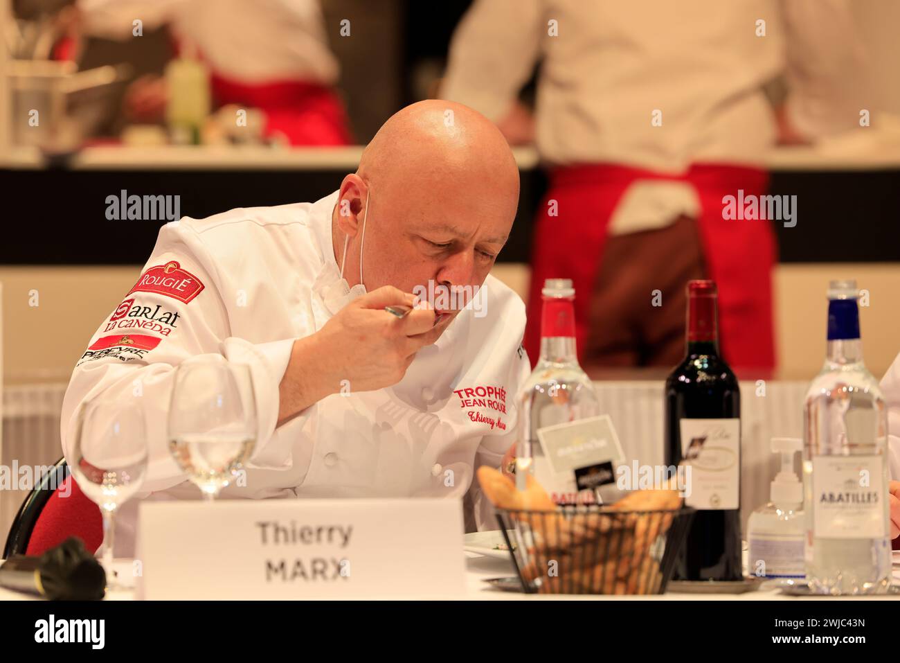 Thierry Marx, chef emblématique doublement étoilé, préside le jury du Trophée Jean-Rougié à Sarlat en Périgord Noir. Ce concours gastronomique a Banque D'Images