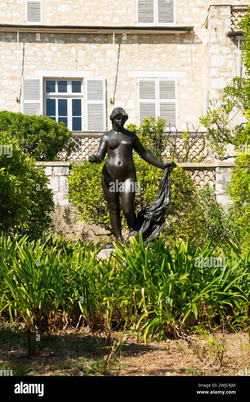 Statue sculpture 'venus Victrix' de Pierre Auguste Renoir et Richard Guino. En exposition dans le jardin de Renoir's dans la maison à Cagnes-sur-mer. France. (135) Banque D'Images