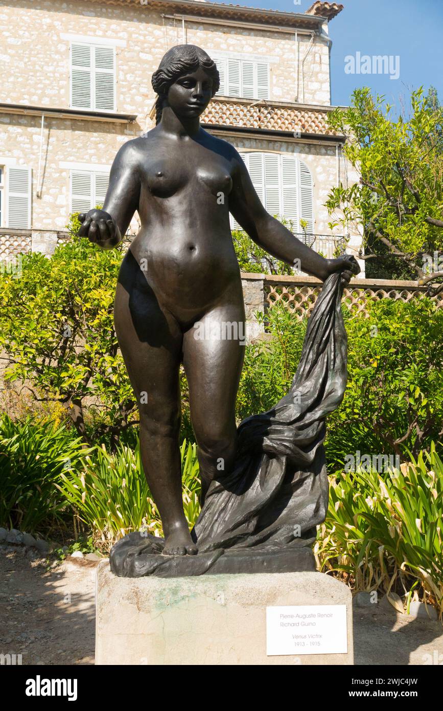 Statue sculpture 'venus Victrix' de Pierre Auguste Renoir et Richard Guino. En exposition dans le jardin de Renoir's dans la maison à Cagnes-sur-mer. France. (135) Banque D'Images