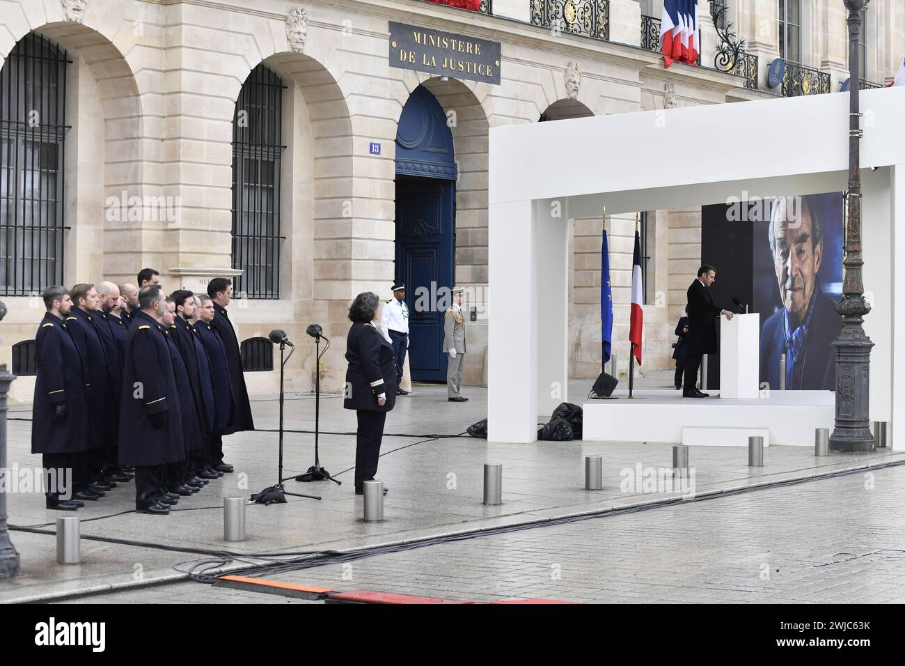 Paris, France. 14 février 2024. Julien Mattia/le Pictorium - hommage national à Robert Badinter - 14/02/2024 - France/Ile-de-France (région)/Paris - hommage national à Robert Badinter, devant le ministère de la Justice à Paris, le 14 février 2024. Crédit : LE PICTORIUM/Alamy Live News Banque D'Images