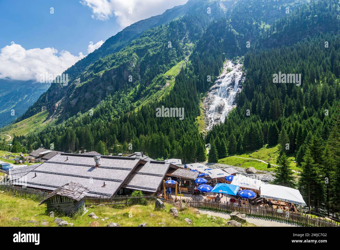 Cascade de Grawa. alp Grawa Alm restaurant Stubaier Alpen Stubai Alpes Stubaital Tirol, Tyrol Autriche Banque D'Images