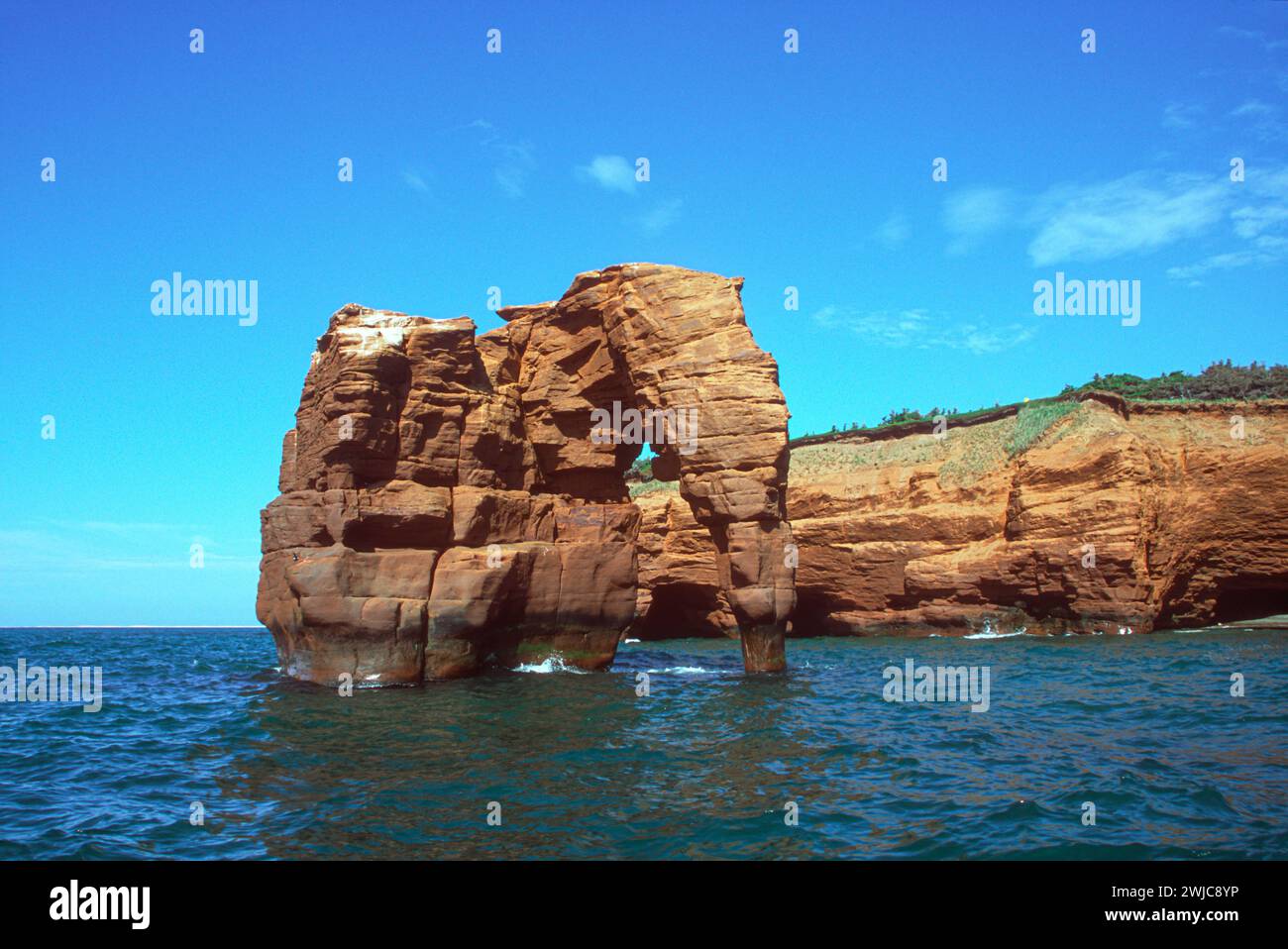 Falaises de grès le long de la rive du Cap aux meules aux Îles-de-la-Madeleine, Isles du Madeleine dans le golfe du Saint-Laurent, Québec, Canada Banque D'Images
