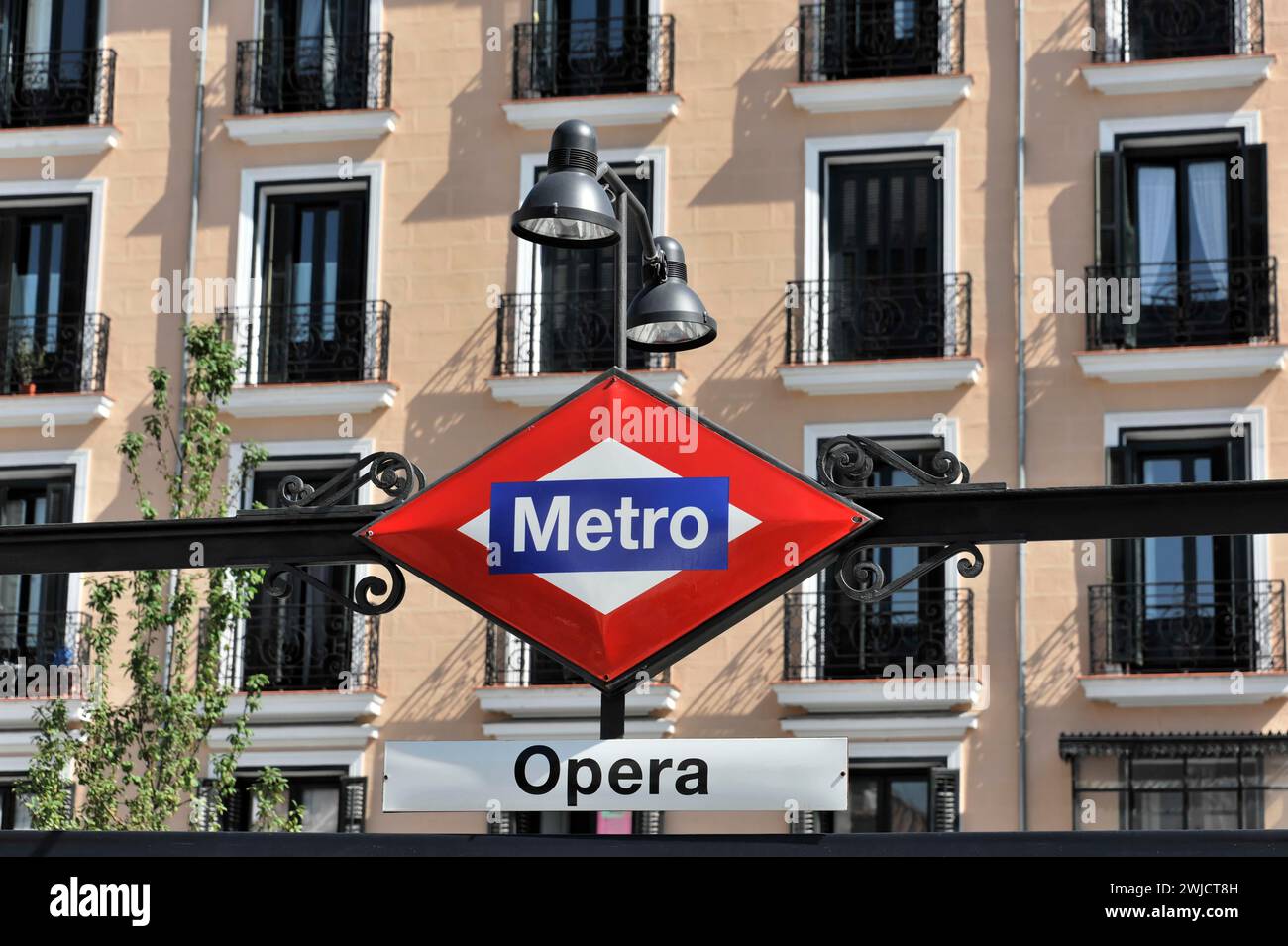 La station de métro Opéra, signe, le centre-ville de Madrid, Espagne Banque D'Images