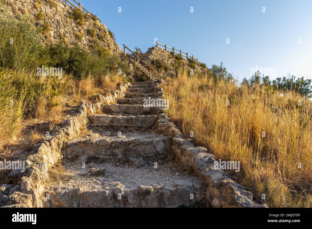 Voyage dans le passé : escalier en pierre au château de Santa Ana, Oliva, Espagne Banque D'Images