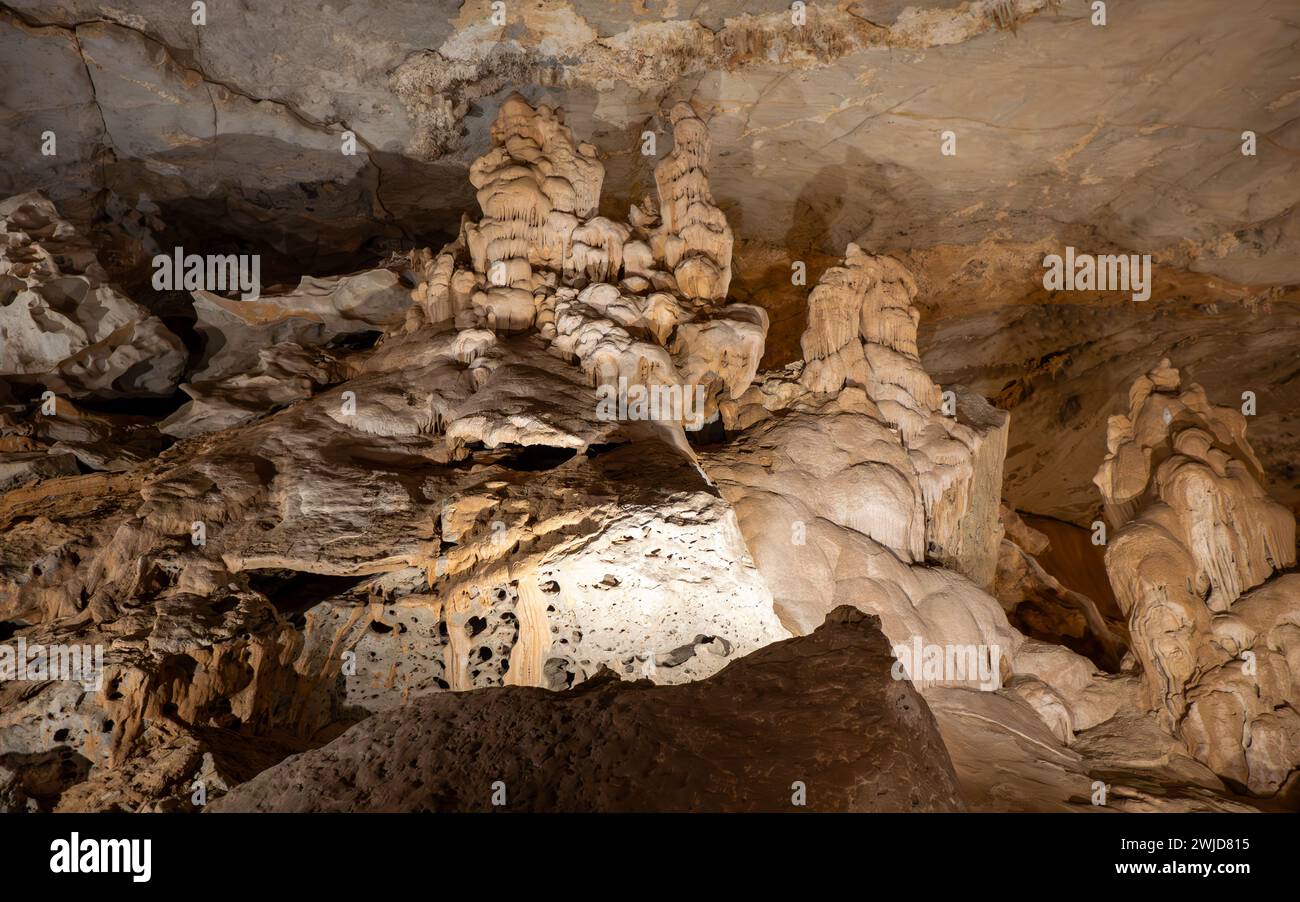 Dans la grotte Al Hoota, à Al-Hamra', gouvernorat ad Dakhiliyah, Oman Banque D'Images